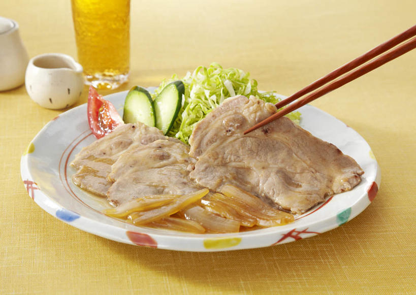 果汁,无人,餐厅,横图,俯视,室内,特写,白天,烹饪,餐桌,筷子,桌子,黄瓜,蔬菜,西红柿,椰菜,卷心菜,杯子,餐具,许多,切开,堆叠,堆积,叉子,碟子,盘,调料,酱料,肉,日本料理,料理,食品,筷架,调味品,调味料,筷枕,文化,传统,酱,菜肴,美食,肉类,玻璃制品,桌布,食物,盘子,水杯,碟,日式料理,切,日式,佳肴,餐台,堆,礼节,筷子架,礼仪,剖面,肉食,切面,玻璃杯,进餐用具,樱桃番茄,圣女果,青瓜,结球甘蓝,胡瓜,甘兰,番茄,包心菜,彩图,高角度拍摄,餐馆,饭店,饭馆