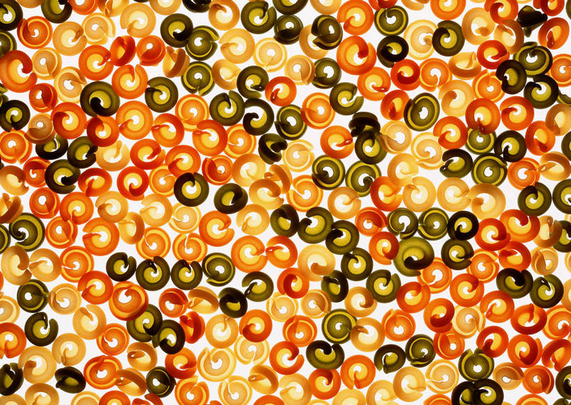 面食,面条,意大利面,无人,横图,俯视,彩色,室内,特写,白天,白色背景,西餐,一堆,许多,阴影,堆叠,堆积,反射,影子,面,料理,食品,食物,西式,摄影,影棚,堆,五颜六色,色彩斑斓,五彩缤纷,五彩斑斓,五光十色,彩图,高角度拍摄,影棚拍摄,拍摄,车轮面