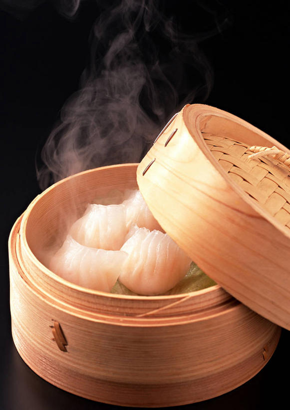 点心,蒸笼,无人,竖图,俯视,室内,特写,白天,烹饪,雾,桌面,桌子,厨具,阴影,沸腾,黑色背景,竹制,朦胧,模糊,反射,木制,蒸汽,影子,料理,食品,包子,叉烧包,面点,水蒸气,雾气,叉烧,馒头,美食,食物,一个,木制品,中式,摄影,影棚,单个,气体,竹制品,笼屉,烹饪用具,蒸发,烹调用具,烹调,彩图,高角度拍摄,影棚拍摄,拍摄