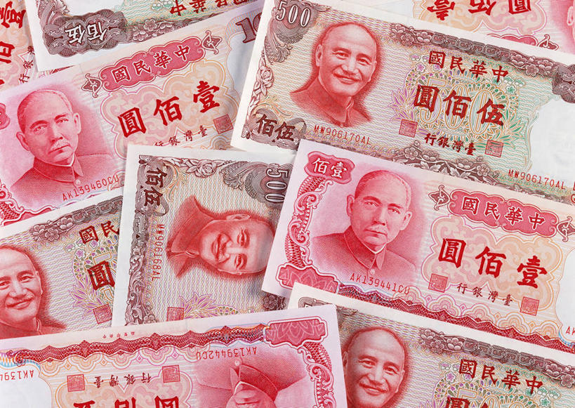 东方人,脸,头,脸颊,无人,横图,俯视,室内,特写,白天,白色背景,钱,静物,亚洲,一堆,许多,阴影,堆叠,堆积,反射,标志,钱币,数字,文字,影子,字符,很多,许多人,注视,黄种人,标识,观察,看,一群人,汉字,钞票,金融,纸币,摄影,阿拉伯数字,影棚,经济,台币,观看,堆,察看,关注,中文,流通,纸钞,贸易,国文,华文,货币,现金,男人,男性,中年男性,亚洲人,头部,脸部,脸蛋,面部,半身,彩图,高角度拍摄,影棚拍摄,拍摄