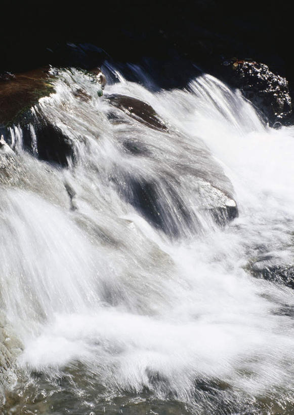 无人,竖图,俯视,室外,特写,白天,旅游,度假,河流,石头,美景,瀑布,山,山脉,水,富山县,日本,亚洲,阴影,飞溅,朦胧,模糊,溅,光线,石子,液体,影子,河水,景观,山峰,水滴,水流,山峦,娱乐,水珠,阳光,自然,群山,享受,休闲,景色,放松,喷洒,自然风光,东亚,本州,本州岛,日本国,中部地方,县厅,富山,跌水,石块,岩石,彩图,高角度拍摄,大山町,富山市