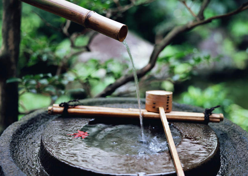 无人,横图,俯视,室外,特写,白天,纯洁,石头,美景,水,植物,竹子,飞溅,朦胧,模糊,日本文化,溅,石子,液体,勺子,庭院,池塘,景观,水池,水滴,院子,茶道,文化,水珠,树,树木,绿色,自然,调羹,汤匙,景色,生长,成长,道具,园林,茶艺,环境,高雅,喷洒,自然风光,东亚文化,礼法,修行,奉献,质朴,正直,担当,石块,岩石,竹,彩图,高角度拍摄,茶庭,露地,蹲踞,奋进,操守,四君子,岁寒三友,性坚,虚怀,虚心,茶文化,善群,卓尔