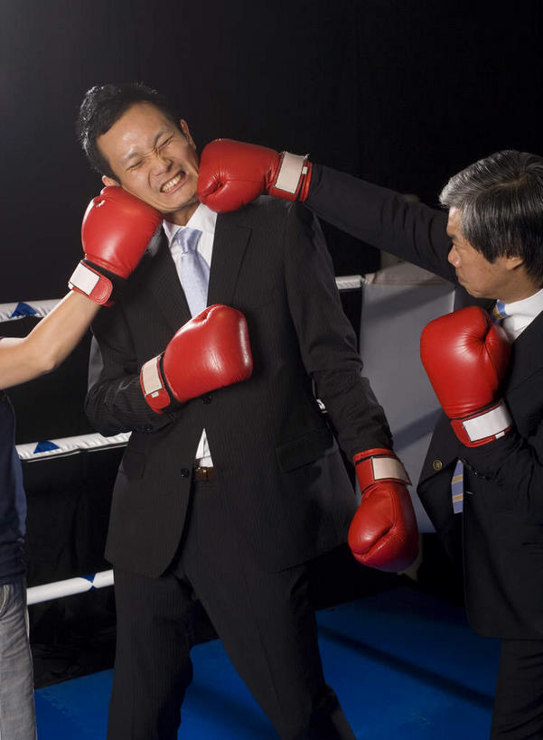 东方人,三个人,商务人士,商务男性,站,举,竖图,室内,白天,正面,衬衫,亚洲,黑色背景,套装,拳击手套,打,黄种人,托,站着,摄影,影棚,商务装,工薪阶层,拳击台,男人,男性,年轻男性,亚洲人,白领,上班族,举起,举手,举着,向上举,向上伸,向上托,站立,半身,彩图,影棚拍摄,衬衣,拍摄