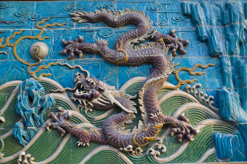 无人,公园,横图,室外,特写,白天,正面,旅游,度假,绘画,成功,名胜古迹,标志建筑,地标,建筑,雕塑,北海公园,北京,中国,亚洲,一条,遗迹,艺术,装饰,龙,雕刻,雕像,浮雕,墙,首都,古迹,文化,文物,娱乐,建设,古建筑,照壁,墙壁,墙面,蓝色,工艺品,享受,休闲,旅游胜地,放松,纪念,美术,高贵,中国文化,主题,图腾,传说,陈列,古文明,东亚,中华人民共和国,北京市,京,北平,华北地区,功能,美学,祥瑞,灵兽,权势,尊荣,影壁,九龙壁,北海九龙壁,北京北海公园,北京北海公园九龙壁,幸运,画画,彩图,全身,屏风墙,萧墙,传统文化