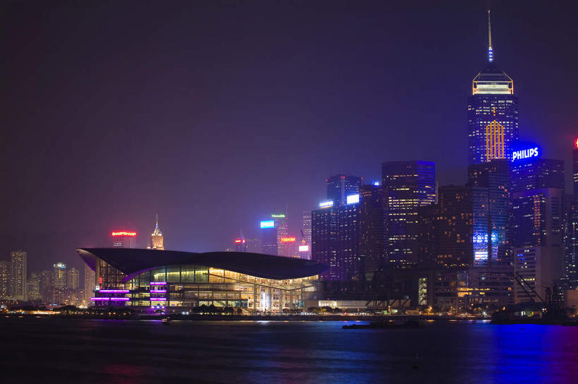 无人,家,高楼大厦,横图,彩色,室外,夜晚,正面,度假,海浪,海洋,美景,窗户,落地窗,城市风光,标志建筑,城市,大厦,地标,建筑,摩天大楼,霓虹灯,夜景,香港,中国,亚洲,一排,许多,阴影,整齐,并列,并排,光线,影子,房屋,屋子,景观,浪花,建筑群,灯光,七彩,很多,娱乐,光源,建设,楼房,霓虹,玻璃窗,住宅,灯,排列,倒影,海水,享受,休闲,景色,放松,港,倒映,照明设备,队列,平行,玻璃幕墙,海景,东亚,香港会议展览中心,湾仔,金紫荆广场,香港岛,香港特别行政区,港澳台,中华人民共和国,氖灯,反照,湾仔区,金紫荆花广场,香港会展中心,香港金紫荆广场,港岛,大海,风浪,海,海水的波动,近岸浪,涌浪,彩图,房子,大楼,高层建筑,高楼,摩天楼