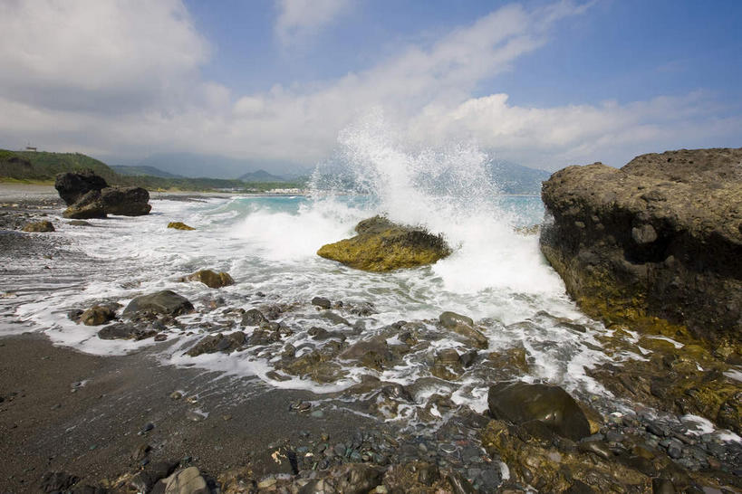 无人,横图,室外,白天,正面,旅游,度假,海浪,海洋,石头,美景,水,台湾,中国,亚洲,许多,阴影,飞溅,溅,光线,石子,液体,影子,景观,浪花,水滴,云,云朵,很多,云彩,娱乐,水珠,蓝色,白云,蓝天,天空,阳光,自然,海水,天,享受,休闲,景色,放松,晴朗,喷洒,自然风光,海景,东亚,台东县,三仙台,港澳台,中华人民共和国,台湾省,大海,风浪,海,海水的波动,近岸浪,石块,岩石,涌浪,晴空,彩图,成功镇,台东,台