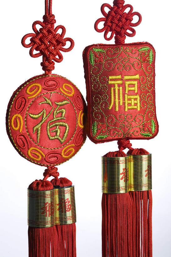 无人,竖图,室内,特写,白天,背景,正面,静物,刺绣,吊挂,悬挂,艺术,标志,文字,字符,手工艺品,挂,文化,标识,两个,红色,工艺品,中国结,金色,汉字,摄影,影棚,绣,高雅,中文,摄影棚,饰物,自信心,品位,国文,华文,彩图,影棚拍摄,拍摄,女红,针绣,针黹,黹