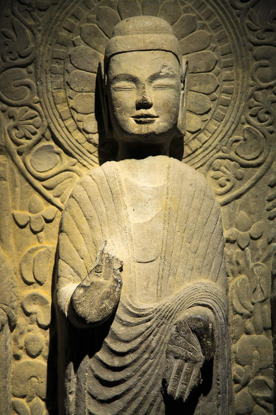 东方人,一个人,无人,站,闭眼,竖图,室内,白天,正面,绘画,雕塑,亚洲,仅一个男性,仅一个人,阴影,节日,艺术,装饰,反射,雕刻,雕像,浮雕,影子,墙,黄种人,文化,墙壁,墙面,仅一个年轻男性,工艺品,祈祷,手势,站着,健康,许愿,宗教,佛教,信仰,纪念,祈求,美术,主题,陈列,佛祖,佛陀,袈裟,功能,美学,释教,法衣,平安,男人,男性,年轻男性,亚洲人,闭眼睛,闭着眼,闭着眼睛,画画,站立,半身,彩图,浅浮雕,加沙,迦逻沙曳,迦沙,袈裟野,莲服,打手势,僧衣