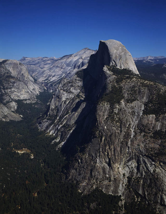无人,公园,竖图,俯视,航拍,室外,白天,旅游,度假,美景,森林,山,山脉,树林,植物,美国,许多,景观,山峰,悬崖,山峦,娱乐,树,树木,蓝色,绿色,蓝天,天空,自然,群山,天,享受,休闲,景色,放松,生长,晴朗,成长,北美,北美洲,国家公园,鸟瞰,加利福尼亚,自然风光,约塞米蒂国家公园,美洲,陡崖,加州,加利福尼亚州,万里无云,优胜美地国家公园,金州,黄金州,北亚美利加洲,亚美利加洲,美国尤塞米提国家公园,优山美地,约瑟米提国家公园,晴空,晴空万里,彩图,高角度拍摄