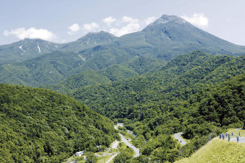无人,公园,横图,俯视,航拍,室外,白天,旅游,度假,美景,森林,山,山脉,树林,植物,北海道,日本,亚洲,景观,山峰,云,云朵,山峦,云彩,娱乐,树,树木,蓝色,绿色,白云,蓝天,天空,自然,群山,天,享受,休闲,景色,放松,生长,晴朗,成长,国家公园,鸟瞰,自然风光,东亚,日本国,北海道地方,北海道岛,知床半岛,知床国家公园,晴空,彩图,高角度拍摄