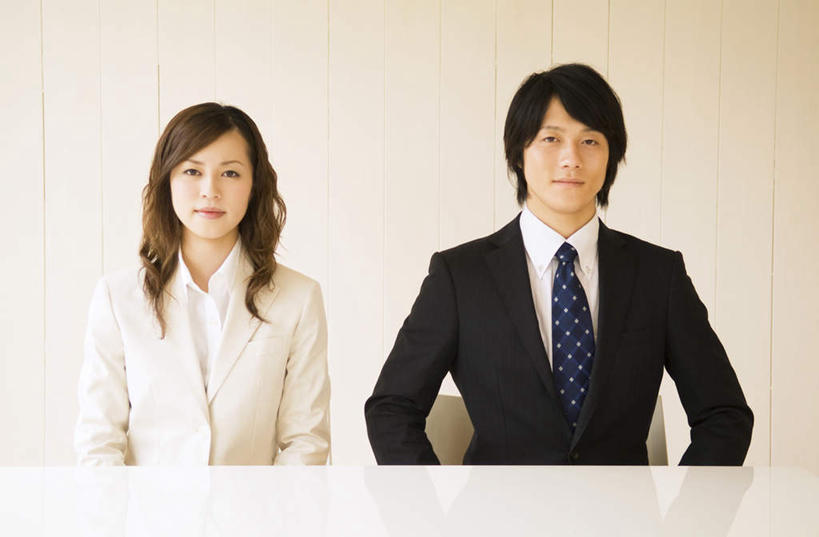 东方人,两个人,同事,商务人士,商务男性,商务女性,坐,笑,微笑,横图,室内,白天,白色背景,正面,衬衫,成功,合作,团队,集体,信心,桌子,亚洲,套装,办公桌,墙,领带,注视,黄种人,队伍,墙壁,墙面,黑色,观察,看,摄影,影棚,观看,察看,领导,成就,关注,商务装,合伙,领袖,工薪阶层,男人,男性,年轻男性,年轻女性,女人,女性,亚洲人,年轻人,长发,白领,上班族,坐着,半身,彩图,影棚拍摄,衬衣,拍摄