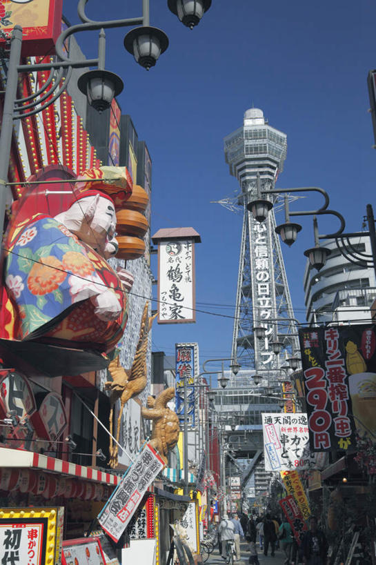 无人,家,竖图,室外,白天,仰视,旅游,度假,美景,城市风光,城市,道路,建筑,路,路灯,公路,照明,日本,亚洲,阴影,光线,广告牌,影子,房屋,屋子,景观,公寓,灯光,交通,娱乐,建设,洋房,楼房,住宅,灯,蓝色,蓝天,天空,天,享受,休闲,景色,放松,大阪,照亮,照明设备,东亚,本州,大阪府,本州岛,日本国,近畿地方,近畿,通天阁,马路,彩图,低角度拍摄,房子