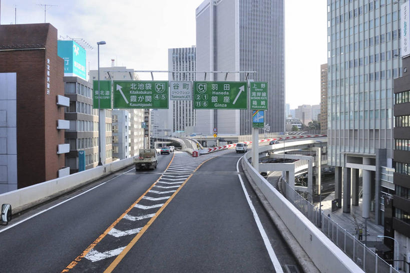 无人,高楼大厦,横图,室外,白天,正面,度假,美景,城市风光,城市,大厦,道路,建筑,路,摩天大楼,指示牌,公路,汽车,东京,日本,亚洲,阴影,光线,标志,文字,影子,景观,云,云朵,高架,分界线,停车线,交通,云彩,娱乐,标识,车,蓝色,白云,蓝天,天空,阳光,交通工具,轿车,天,享受,休闲,景色,放松,晴朗,车行道,车行道分界线,载具,标线,高架桥,东亚,车行线,高架道路,跨线桥,本州,关东地方,本州岛,日本国,东京都,县厅,港区,东京市,晴空,彩图,大楼,高层建筑,高楼,摩天楼