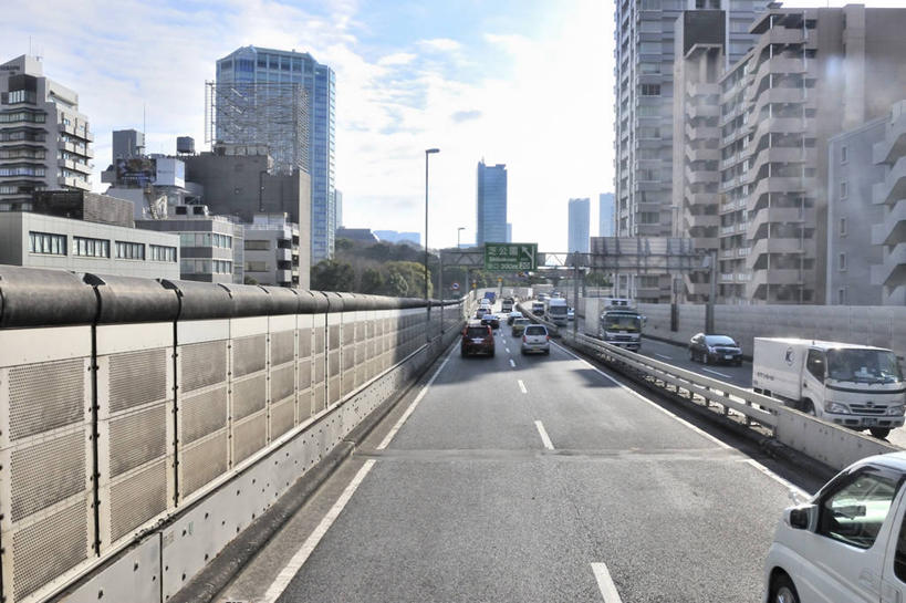 无人,高楼大厦,横图,室外,白天,正面,度假,美景,城市风光,城市,大厦,道路,建筑,路,摩天大楼,公路,汽车,东京,日本,亚洲,一排,许多,阴影,整齐,光线,影子,墙,景观,云,云朵,分界线,停车线,交通,很多,云彩,娱乐,墙壁,墙面,车,排列,蓝色,白云,蓝天,天空,阳光,交通工具,轿车,天,享受,休闲,景色,放松,晴朗,车行道,车行道分界线,队列,载具,标线,东亚,车行线,本州,关东地方,本州岛,日本国,东京都,县厅,港区,东京市,晴空,马路,彩图,大楼,高层建筑,高楼,摩天楼
