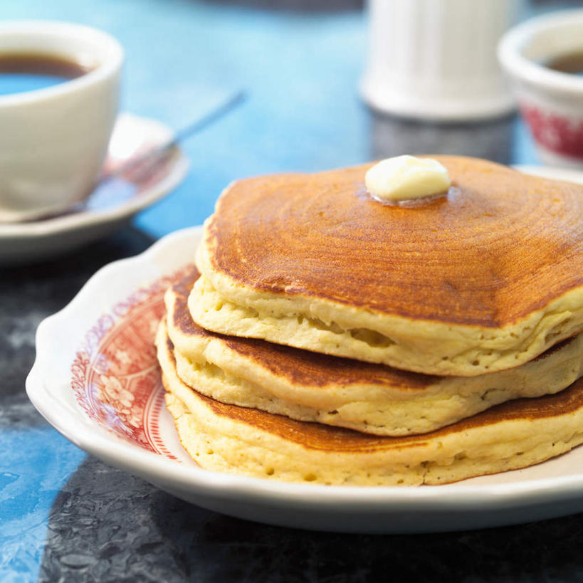 点心,咖啡,无人,方图,俯视,室内,特写,白天,下午茶,植物,桌面,桌子,豆,静物,餐具,阴影,光线,碟子,盘,影子,勺子,陶瓷,大理石,灯光,豆类,豆子,黄油,食品,甜点,甜品,陶瓷制品,食物,糕点,黄色,盘子,容器,调羹,碟,汤匙,碗,咖啡豆,甜食,储藏,乳制品,储存,白脱油,豆科,咖啡因,烤薄饼,大理石制品,乳脂,彩图,高角度拍摄,贮存