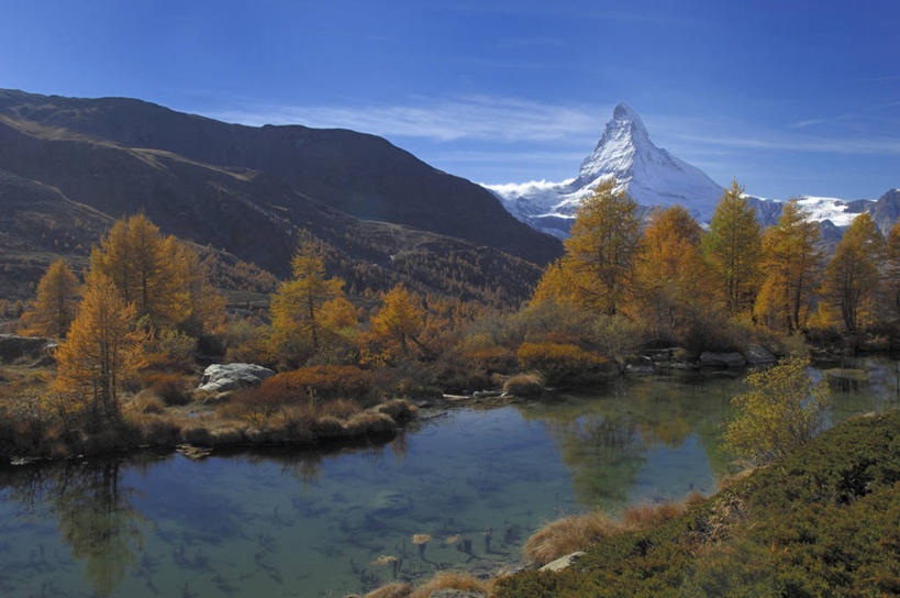 无人,横图,室外,白天,正面,旅游,度假,湖,湖泊,美景,秋季,山,水,雪,雪山,植物,大雪,瑞士,欧洲,阿尔卑斯山,阴影,光线,影子,冰,湖面,积雪,景观,山峰,水流,水面,雪景,云,云朵,冬季,冬天,山峦,云彩,娱乐,树,树木,蓝色,绿色,白云,蓝天,天空,阳光,自然,湖水,天,享受,休闲,景色,放松,寒冷,生长,晴朗,成长,冰冷,自然风光,中欧,严寒,瑞士联邦,冰凉,酷寒,凛冽,凛凛,极冷,冰川之城,采尔马特,策尔马特,马特洪峰,晴空,秋,秋天,彩图,马特峰