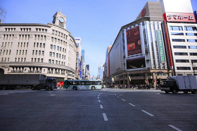 无人,高楼大厦,商店,横图,室外,白天,仰视,购物,度假,消费,美景,城市风光,超市,城市,大厦,道路,建筑,卡车,路,摩天大楼,商场,公路,东京,日本,亚洲,阴影,光线,影子,景观,分界线,停车线,集装箱,交通,中央区,娱乐,蓝色,蓝天,天空,阳光,天,享受,休闲,银座,景色,放松,金融,百货,集装箱车,晴朗,货车,车行道,车行道分界线,标线,选购,贸易,货运车,百货公司,东亚,车行线,本州,万里无云,关东地方,本州岛,日本国,东京都,血拼,晴空,晴空万里,马路,载重汽车,彩图,低角度拍摄,大楼,高层建筑,高楼,购物商场,购物中心,摩天楼,商业中心