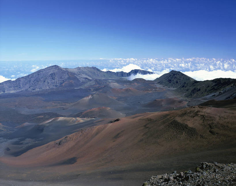 无人,公园,横图,室外,白天,正面,旅游,度假,岛屿,火山,美景,山,山脉,夏威夷,美国,阴影,光线,影子,景观,山峰,云,云朵,山峦,云彩,娱乐,蓝色,白云,蓝天,天空,阳光,自然,群山,天,享受,休闲,景色,放松,晴朗,北美,北美洲,国家公园,自然风光,美洲,夏威夷州,爱洛哈之州,北亚美利加洲,亚美利加洲,哈雷阿卡拉国家公园,活火山,列岛,群岛,诸岛,晴空,彩图,美利坚合众国,毛伊岛,茂伊岛,茂宜岛,山谷之岛