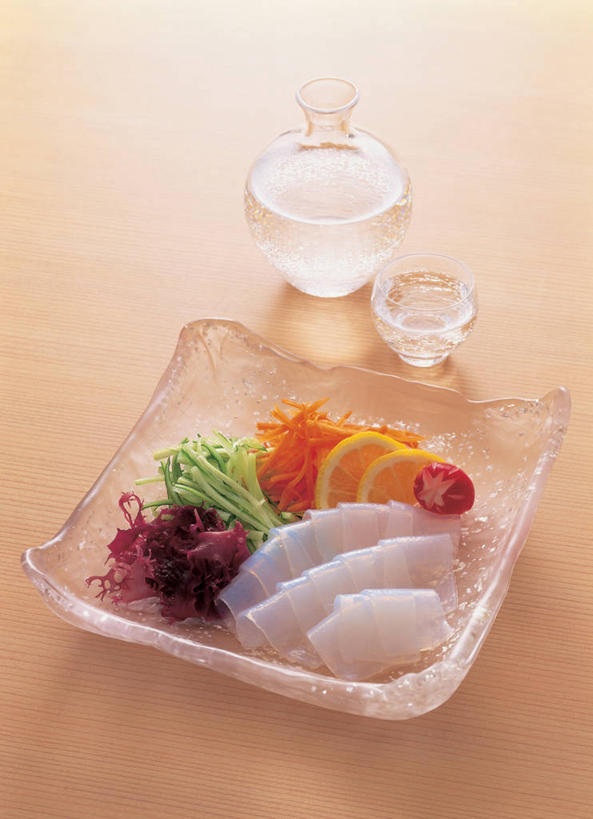 清酒,生鱼片,无人,竖图,俯视,室内,特写,白天,烹饪,餐桌,桌子,柑橘,蔬菜,餐具,水果,阴影,新鲜,反射,碟子,盘,影子,生菜,莴苣,肉,生食,鱼肉,日本料理,鱼片,料理,食品,果实,酒类,蒟蒻,蔬果,菜肴,美食,肉类,酒,食物,饮料,一个,盘子,酒杯,碟,日式料理,日式,摄影,佳肴,有机食品,绿色食品,影棚,单个,餐台,肉食,春菜,鹅仔菜,莴仔菜,千金菜,沙西米,叶用莴苣,鬼芋,菎蒻,雷公枪,蒻头,魔芋,柑桔,橘子,桔子,彩图,高角度拍摄,影棚拍摄,拍摄,大红蜜橘,大红袍,红橘,黄橘,宽皮橘,刺身