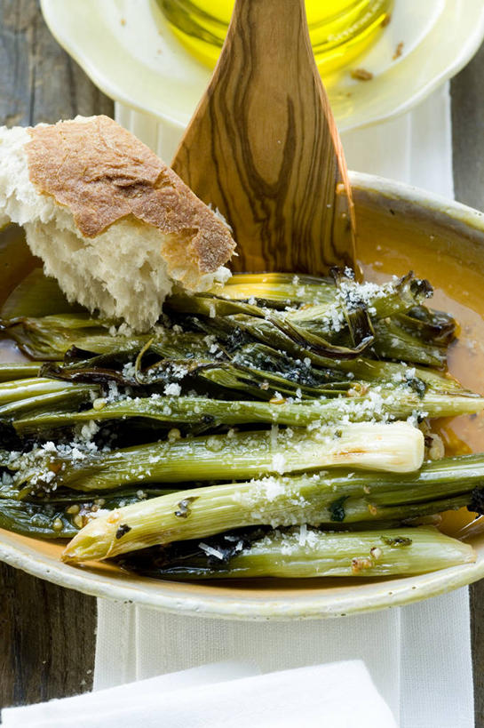 点心,面包,奶酪,无人,竖图,俯视,室内,特写,白天,餐桌,桌子,蔬菜,餐具,阴影,新鲜,反射,木制,碟子,盘,影子,勺子,干酪,起司,食品,面点,芝士,营养,食物,糕点,两个,盘子,木制品,调羹,碟,汤匙,乳酪,有机食品,绿色食品,餐台,乳制品,发酵,白面包,彩图,高角度拍摄
