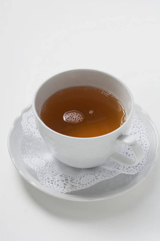 无人,竖图,俯视,室内,特写,白天,白色背景,幸福,茶,桌面,桌子,杯子,餐具,阴影,反射,木制,碟子,盘,影子,陶瓷,茶叶,陶瓷制品,娱乐,一个,盘子,餐巾,木制品,水杯,碟,享受,休闲,温馨,放松,乐趣,摄影,影棚,单个,提神,舒适,醒脑,保洁方巾,口布,茶杯,彩图,高角度拍摄,影棚拍摄,拍摄