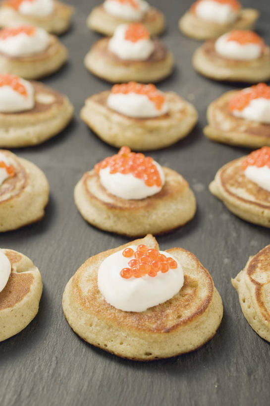 点心,鱼子酱,煎饼,无人,竖图,俯视,室内,特写,白天,玉米,餐桌,桌子,蔬菜,一排,许多,阴影,灰色背景,新鲜,整齐,并列,并排,反射,棒子,影子,玉蜀黍,鱼卵,食品,很多,鱼籽,文化,小吃,食物,糕点,排列,甜食,摄影,有机食品,绿色食品,影棚,餐台,苞米,队列,苞芦,平行,薄煎饼,苞谷,包谷,大蜀黍,番麦,薏米包,玉高粱,玉麦,珍珠米,俄式薄煎饼,彩图,高角度拍摄,影棚拍摄,拍摄