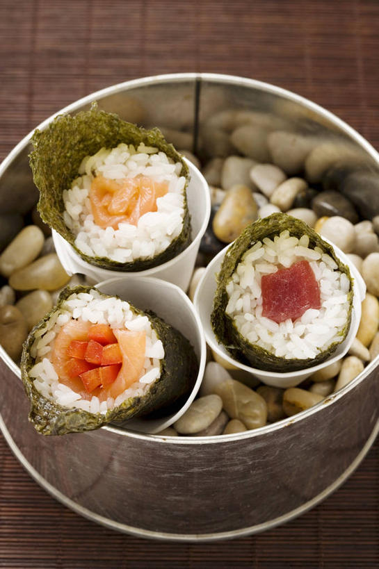 海鲜,米饭,寿司,无人,竖图,俯视,室内,特写,白天,烹饪,餐桌,桌子,厨具,金属制品,阴影,反射,金属,鱼,锅子,影子,肉,鱼肉,日本料理,料理,食品,饭,鲔鱼,锅,水产,金枪鱼,菜肴,美食,肉类,鱼类,海洋生物,食物,一个,日式料理,日式,佳肴,单个,餐台,锅具,五谷,吞拿鱼,水生动物,海产品,醋饭,水生物,肉食,海底动物,烹饪用具,四喜饭,烹调用具,烹调,彩图,高角度拍摄