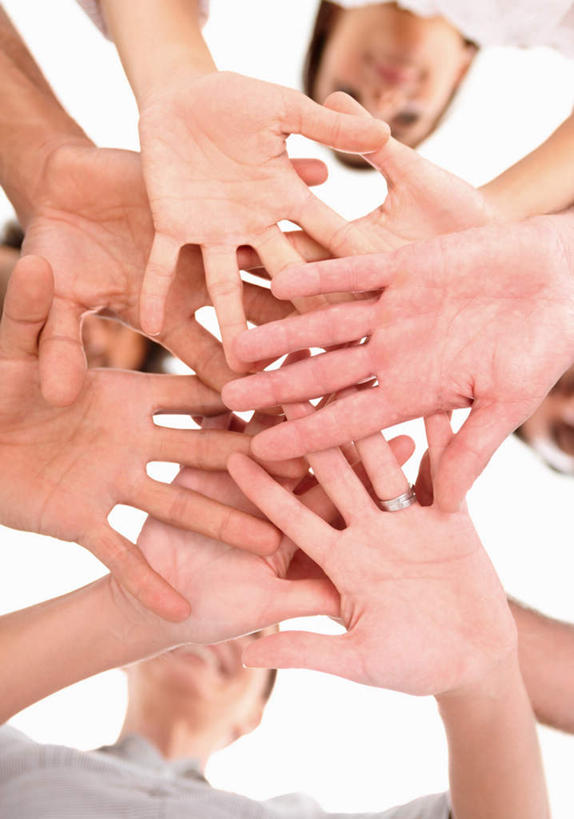 西方人,脸,头,脸颊,手,四个人,伙伴,朋友,商务人士,商务男性,商务女性,站,竖图,室内,特写,白天,白色背景,仰视,衬衫,友谊,合作,团队,欧洲,欧洲人,阴影,套装,朦胧,模糊,反射,影子,注视,肩膀,低头,观察,看,站着,手部,战略,摄影,影棚,观看,察看,张开五指,关注,商务装,工薪阶层,联合,合谋,配合,协作,男人,男性,女人,女性,中年男性,中年女性,白种人,头部,脸部,脸蛋,面部,白领,上班族,站立,半身,彩图,低角度拍摄,影棚拍摄,衬衣,拍摄,五指张开