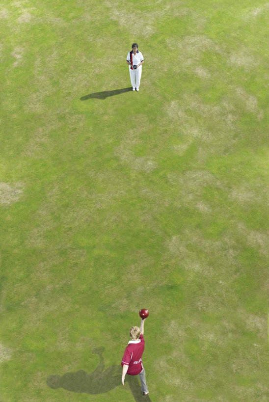 西方人,两个人,伙伴,朋友,站,竖图,俯视,室外,白天,运动服,锻炼,旅游,度假,友谊,运动,保龄球,草地,草坪,植物,欧洲,欧洲人,握,阴影,服装,光线,影子,速度,拿,拿着,注视,娱乐,运动器械,球,草,衣服,绿色,阳光,观察,看,站着,享受,休闲,健身器械,放松,力量,平衡,握着,服饰,观看,技巧,协调,察看,衣着,穿着,关注,室外运动,健身器材,户外运动,灵敏,柔韧,趣味,耐力,抗争,指孔,衣饰,体育,友情,地滚球,老年男性,男人,男性,年轻女性,女人,女性,白种人,站立,彩图,高角度拍摄,全身,健身,运动器材,运动装