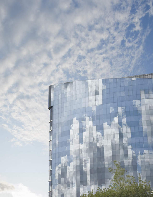 无人,高楼大厦,竖图,室外,白天,仰视,度假,美景,窗户,城市风光,城市,大厦,建筑,摩天大楼,阴影,光线,影子,景观,云,云朵,云彩,娱乐,玻璃窗,蓝色,白云,蓝天,天空,阳光,天,享受,休闲,景色,放松,晴朗,晴空,彩图,低角度拍摄,大楼,高层建筑,高楼,摩天楼