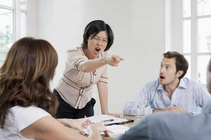 东方人,西方人,四个人,同事,商务人士,商务男性,商务女性,办公室,站,坐,说,横图,室内,白天,正面,衬衫,讨论,成功,合作,团队,集体,信心,窗户,桌子,欧洲,欧洲人,亚洲,握,指,套装,笔,材料,档案,文件,纸,办公桌,墙,办公用品,拿,拿着,注视,黄种人,方向,队伍,玻璃窗,墙壁,墙面,文具,手稿,学习用品,资料,观察,看,手势,站着,张嘴,握着,观看,文具用品,证明,察看,领导,指向,食指,成就,关注,文档,商务装,合伙,领袖,张大嘴巴,工薪阶层,交流,男人,男性,年轻男性,年轻女性,女人,女性,中年女性,白种人,亚洲人,白领,上班族,张开嘴,沟通,讲话,交谈,商讨,说话,谈话,站立,坐着,半身,彩图,衬衣