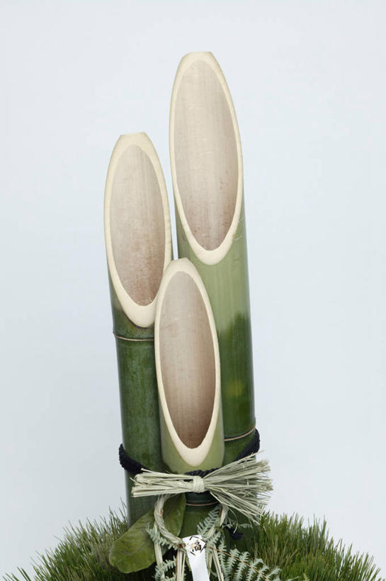 无人,竖图,室内,特写,白天,白色背景,正面,纯洁,竹子,装饰,三个,绳子,摄影,影棚,捆绑,绳索,华丽,修饰,点缀,高雅,门松,衬托,美观,雅致,雅观,长寿,奉献,质朴,正直,绑缚,担当,竹,彩图,影棚拍摄,拍摄,奋进,操守,四君子,岁寒三友,性坚,虚怀,虚心,善群,卓尔