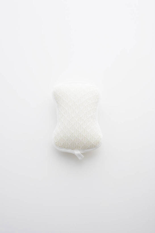 无人,竖图,俯视,室内,特写,白天,白色背景,静物,阴影,反射,海绵,影子,干净,一个,白色,清洁,享受,健康,放松,摄影,影棚,单个,卫生,彩图,高角度拍摄,影棚拍摄,拍摄,浴用海绵