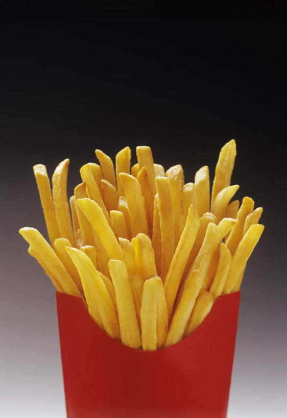 无人,竖图,室内,特写,白天,正面,烹饪,西餐,餐桌,桌子,蔬菜,土豆,一堆,许多,阴影,堆叠,堆积,黑色背景,新鲜,反射,包装,包装纸,影子,纸,料理,食品,纸张,薯条,菜肴,美食,食物,黄色,红色,快餐,西式,摄影,佳肴,有机食品,绿色食品,影棚,餐台,堆,包装材料,西式快餐,垃圾食品,馍馍蛋,洋芋,山药蛋,马铃薯,彩图,影棚拍摄,拍摄
