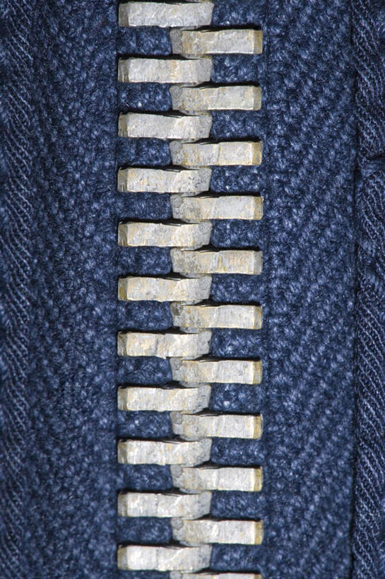 无人,竖图,室内,特写,白天,正面,静物,金属制品,一条,裤子,金属,牛仔裤,摄影,拉链,影棚,彩图,影棚拍摄,拍摄