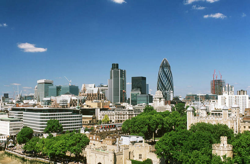 无人,高楼大厦,横图,俯视,航拍,室外,白天,度假,美景,植物,城市风光,标志建筑,城市,大厦,地标,建筑,摩天大楼,英国,欧洲,伦敦,阴影,光线,影子,景观,云,云朵,建筑群,首都,云彩,娱乐,建设,伦敦塔,树,树木,蓝色,绿色,白云,蓝天,天空,阳光,自然,天,享受,休闲,景色,放松,生长,晴朗,成长,西欧,鸟瞰,大不列颠,大不列颠及北爱尔兰联合王国,大不列颠联合王国,日不落英帝国,雾都,晴空,彩图,高角度拍摄,大楼,高层建筑,高楼,摩天楼