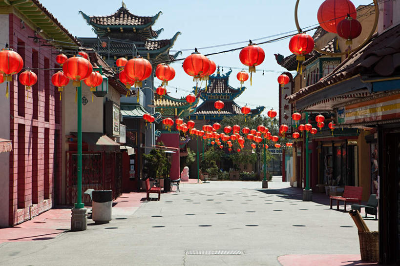 无人,家,横图,室外,白天,正面,度假,美景,城市风光,城市,照明,美国,灯笼,纸灯笼,房屋,屋子,景观,唐人街,娱乐,楼房,住宅,蓝色,蓝天,天空,灯具,天,享受,休闲,景色,放松,晴朗,照亮,北美,北美洲,照明设备,加利福尼亚,美洲,加州,中国城,洛杉矶,加利福尼亚州,万里无云,金州,黄金州,北亚美利加洲,亚美利加洲,天使之城,晴空,晴空万里,彩图,房子