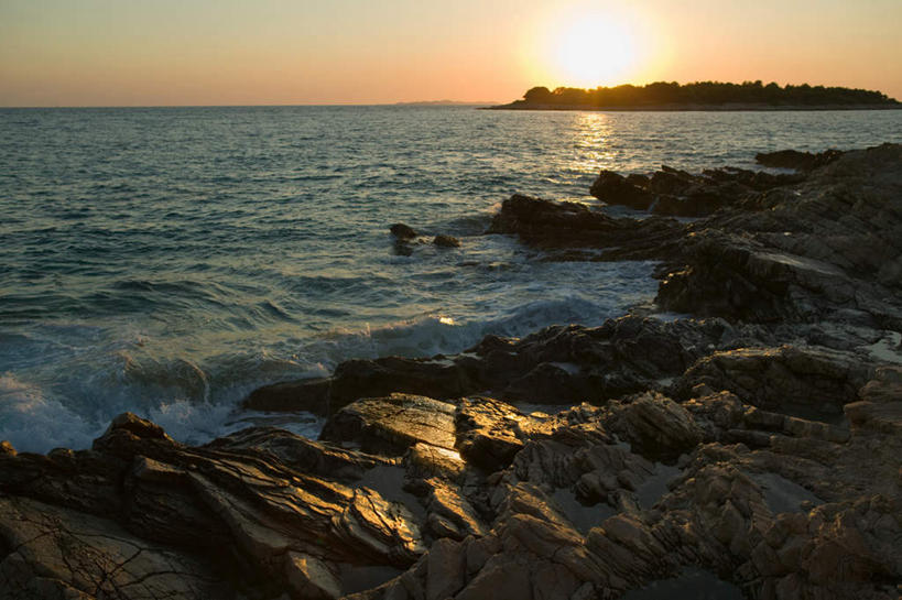 无人,横图,室外,白天,正面,旅游,度假,海浪,海洋,石头,美景,日落,沙滩,太阳,欧洲,克罗地亚,沙子,石子,海岸,景观,浪花,水平线,晚霞,霞光,落日,辽阔,海平线,沙地,背光,娱乐,自然,海水,黄昏,享受,休闲,广阔,景色,彩霞,放松,一望无际,自然风光,逆光,海景,克罗地亚共和国,无边无际,一马平川,夕照,达尔马提亚,达尔马提亚群岛,大海,风浪,海,海水的波动,海滩,近岸浪,石块,岩石,涌浪,夕阳,彩图,水天相接,水天一线,斜阳