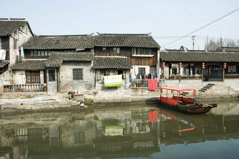 无人,家,横图,室外,白天,正面,旅游,度假,河流,水,窗户,建筑,船,广州,中国,亚洲,一艘,阴影,波纹,光线,影子,房屋,屋子,河水,水流,涟漪,娱乐,建设,楼房,玻璃窗,住宅,蓝色,倒影,蓝天,水纹,天空,阳光,波浪,天,享受,休闲,放松,晴朗,倒映,东亚,广东,广东省,万里无云,中华人民共和国,华南地区,省会,水晕,广州市,粤,反照,晴空,晴空万里,彩图,房子