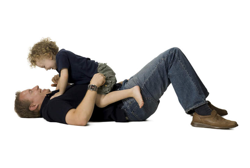 西方人,儿童,中年人,两个人,家庭,父亲,儿子,躺,抱,笑,微笑,露齿笑,横图,室内,白天,白色背景,侧面,纯洁,欧洲,欧洲人,服装,时间,时钟,手表,计时,注视,休闲装,相视,小孩,衣服,钟表,观察,看,休闲,温暖,温馨,父子,一家人,面对面,休闲服,表,父爱,可爱,童年,童趣,摄影,服饰,影棚,抱着,观看,对视,腕表,和睦,察看,互视,搂着,关注,相对,童真,烂漫,无邪,相看,卧着,天真,男孩,男人,男性,中年男性,白种人,孩子,钟,搂,搂抱,躺着,卧,彩图,全身,影棚拍摄,拍摄,融洽,男生