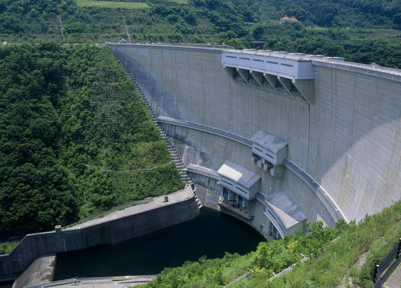 无人,横图,俯视,室外,白天,旅游,度假,草地,草坪,美景,山,树林,植物,建筑,广岛县,日本,亚洲,景观,山峰,山峦,娱乐,建设,水坝,水库,草,树,树木,绿色,自然,享受,休闲,景色,放松,生长,成长,自然风光,东亚,混凝土结构,本州,本州岛,日本国,広岛,彩图,高角度拍摄