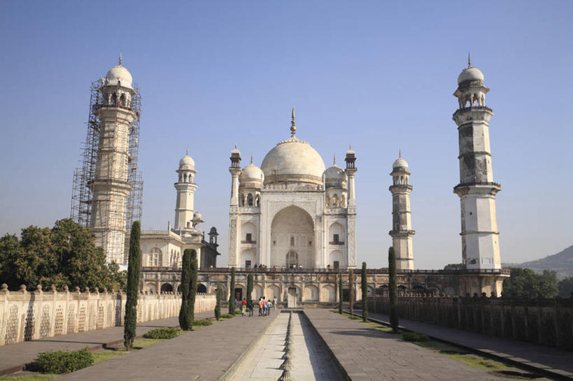 无人,横图,室外,白天,正面,旅游,度假,草地,草坪,名胜古迹,植物,道路,地标,路,泰姬陵,印度,亚洲,阴影,遗迹,光线,影子,柱子,小路,交通,古迹,文物,娱乐,古建筑,草,树,树木,蓝色,绿色,蓝天,天空,阳光,自然,天,享受,休闲,旅游胜地,放松,生长,晴朗,成长,陵墓,南亚,古文明,世界文化遗产,万里无云,泰姬.马哈尔陵,伊斯兰建筑,泰姬玛哈,世界七大奇迹,泰吉.玛哈尔陵,晴空,晴空万里,彩图,标志性建筑