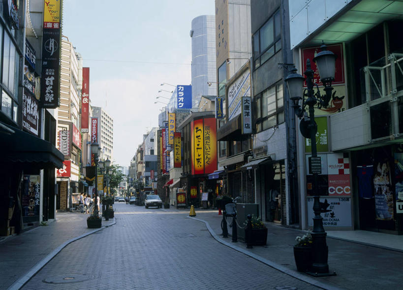 无人,家,商店,横图,室外,白天,仰视,度假,美景,植物,城市风光,城市,路灯,照明,静冈县,日本,亚洲,阴影,光线,影子,房屋,屋子,景观,公寓,灯光,娱乐,商铺,洋房,楼房,住宅,灯,树,树木,蓝色,绿色,蓝天,天空,阳光,自然,天,享受,休闲,景色,放松,生长,晴朗,成长,照亮,照明设备,东亚,本州,万里无云,本州岛,日本国,中部地方,静冈,市肆,商号,晴空,晴空万里,彩图,低角度拍摄,房子,店铺,滨松市