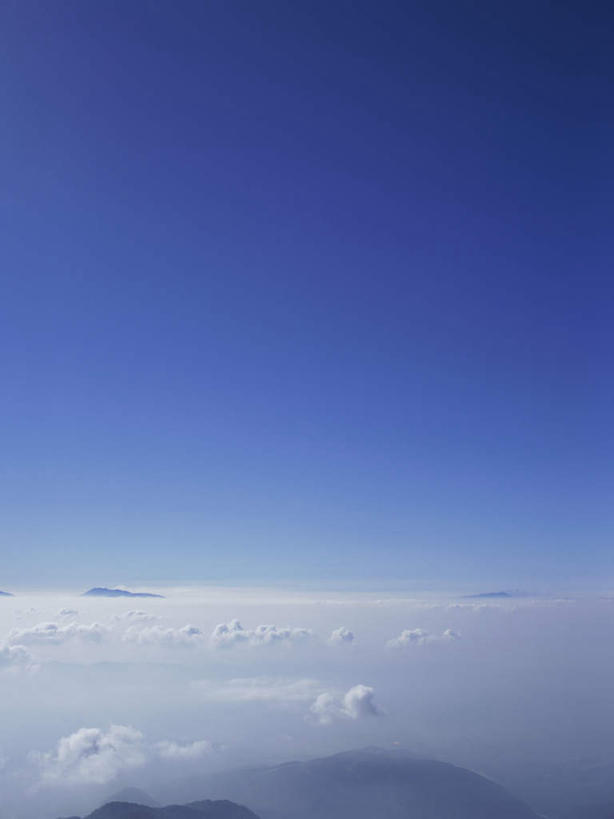 无人,竖图,室外,白天,正面,旅游,度假,石头,美景,山,山脉,长野县,日本,亚洲,石子,景观,山顶,山峰,云,云朵,云海,山峦,云彩,娱乐,蓝色,白云,蓝天,自然,群山,夏天,享受,休闲,景色,放松,晴朗,自然风光,东亚,本州,本州岛,日本国,中部地方,长野,颠峰,极峰,石块,岩石,晴空,彩图