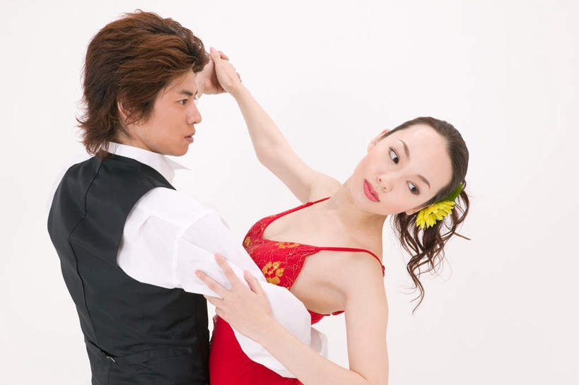 东方人,两个人,夫妻,站,握手,抱,笑,微笑,露齿笑,横图,室内,白天,白色背景,侧面,民族服装,衬衫,裙子,爱情,跳舞,热情,帽子,亚洲,服装,装饰,盛开,浪漫,花蕾,注视,礼帽,黄种人,花,花瓣,花朵,鲜花,一朵,衣服,黄色,红色,花苞,花蕊,观察,看,站着,恩爱,激情,短裙,恋人,摄影,服饰,影棚,抱着,观看,马甲,华丽,修饰,点缀,察看,搂着,衣着,穿着,关注,舞姿,衬托,美观,雅致,雅观,衣饰,豪情,狂热,萨尔萨,萨尔萨舞,男人,男性,年轻男性,年轻女性,女人,女性,亚洲人,情侣,搀手,怀抱,拉手,搂,搂抱,手搀手,手拉手,手牵手,手握手,相抱,拥抱,站立,半身,彩图,影棚拍摄,衬衣,传统服装,礼服,民俗服,拍摄,舞蹈,伴侣