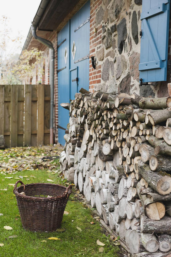 无人,家,栏杆,交叉,竖图,室外,白天,正面,旅游,度假,草地,草坪,美景,植物,别墅,竹子,德国,欧洲,一堆,堆叠,堆积,竹制,编织,篮子,木材,栅栏,房屋,墙,屋子,景观,篱笆,公寓,围栏,娱乐,洋房,护栏,楼房,墙壁,墙面,住宅,木柴,草,一个,绿色,自然,竹篮,享受,休闲,景色,放松,木料,单个,竹条,堆,交织,竹制品,西欧,自然风光,德意志联邦共和国,穿插,梅克伦堡.前波美拉尼亚州,梅克伦堡.前波美拉尼亚,彩图,房子,克拉策堡