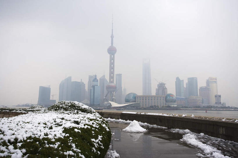 无人,高楼大厦,横图,全景,室外,白天,正面,度假,河流,美景,水,天际线,雪,植物,大雪,城市风光,标志建筑,城市,大厦,道路,地标,建筑,路,摩天大楼,公路,上海,中国,房顶,房屋,屋顶,屋子,河水,积雪,景观,乌云,雪景,云,阴天,云朵,冬季,冬天,公寓,建筑群,交通,云彩,顶棚,娱乐,建设,东方明珠,黄浦江,金茂大厦,浦东,楼房,江水,住宅,树,树木,绿色,白云,蓝天,天空,自然,天,享受,休闲,景色,放松,寒冷,环球金融中心,生长,潮湿,成长,昏暗,阴沉,电视塔,柏悦酒店,国际贸易金融中心,合生国际大厦,花旗集团大厦,金融中心,陆家嘴,陆家嘴金融中心,上海环球金融中心,香格里拉酒店,震旦国际大楼,东方明珠电视塔,严寒,湿润,马路,彩图,房子,大楼,高层建筑,高楼,摩天楼