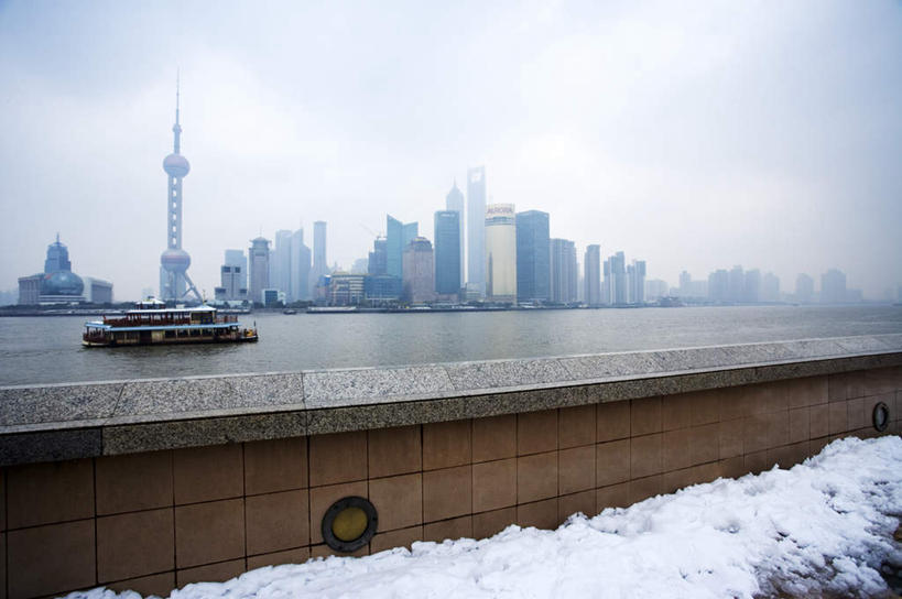 无人,高楼大厦,横图,全景,室外,白天,正面,度假,河流,美景,水,天际线,雪,大雪,城市风光,标志建筑,城市,大厦,道路,地标,建筑,路,轮船,摩天大楼,公路,船,上海,中国,一艘,房顶,房屋,屋顶,屋子,河水,积雪,景观,乌云,雪景,云,阴天,云朵,冬季,冬天,公寓,建筑群,交通,云彩,顶棚,娱乐,建设,东方明珠,黄浦江,金茂大厦,浦东,楼房,江水,住宅,白云,蓝天,天空,交通工具,天,享受,休闲,景色,放松,寒冷,环球金融中心,潮湿,昏暗,阴沉,载具,电视塔,柏悦酒店,国际贸易金融中心,合生国际大厦,花旗集团大厦,金融中心,陆家嘴,陆家嘴金融中心,上海环球金融中心,香格里拉酒店,震旦国际大楼,东方明珠电视塔,严寒,湿润,马路,彩图,房子,大楼,高层建筑,高楼,摩天楼