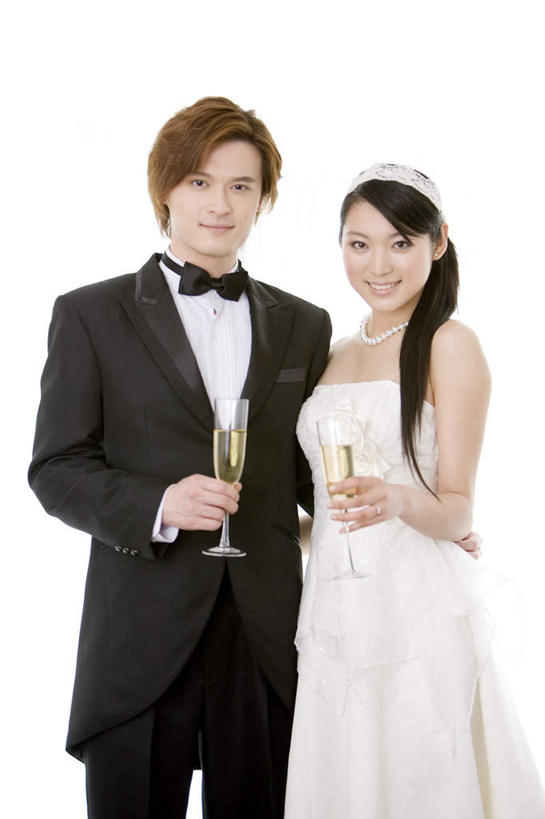 葡萄酒,东方人,两个人,家庭,夫妻,新娘,新郎,站,笑,微笑,露齿笑,竖图,室内,白天,白色背景,正面,婚纱,衬衫,西装,爱情,婚礼,奢侈,快乐,杯子,皇冠,项链,亚洲,一条,握,套装,正装,庆祝,高脚杯,领结,结婚,浪漫,注视,职业装,黄种人,玻璃制品,酒,装饰品,饮料,两个,白色,酒杯,饰品,首饰,香槟,观察,看,站着,温暖,温馨,喜庆,一家人,恩爱,诱惑,握着,恋人,摄影,影棚,观看,纪念,和睦,权威,察看,象征,庄重,高贵,关注,身份,香槟杯,正式,地位,一顶,气泡酒,起泡酒,汽酒,权力,统治,男人,男性,年轻男性,年轻女性,女人,女性,亚洲人,夫妇,情侣,玻璃杯,王冠,站立,半身,彩图,影棚拍摄,衬衣,婚礼服,礼服,高兴,欢笑,拍摄,伴侣,融洽
