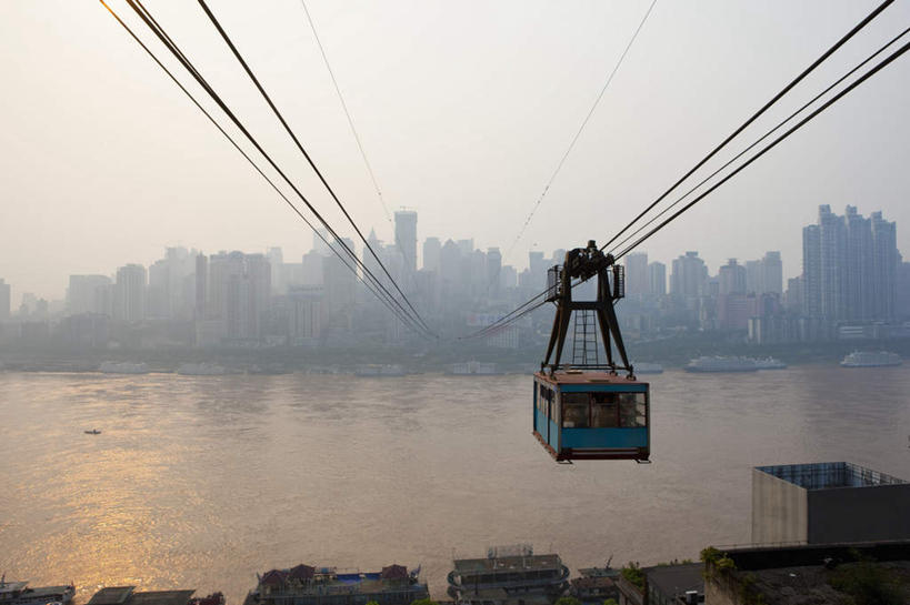 无人,家,高楼大厦,横图,室外,白天,正面,度假,河流,美景,水,植物,城市风光,城市,大厦,建筑,摩天大楼,重庆,中国,亚洲,房屋,屋子,河水,景观,水流,公寓,娱乐,洋房,楼房,住宅,缆车,树,树木,绿色,自然,交通工具,享受,休闲,景色,放松,生长,成长,东亚,索道,中华人民共和国,西南地区,重庆市,渝,缆索铁路,彩图,房子,大楼,高层建筑,高楼,摩天楼